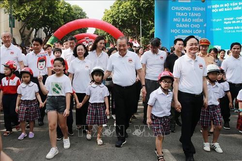 Phó Thủ tướng Trương Hòa Bình phát động cuộc vận động 'Đội mũ bảo hiểm cho trẻ em'