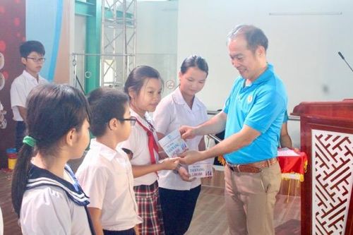 Vui hội Trung thu cùng con công nhân