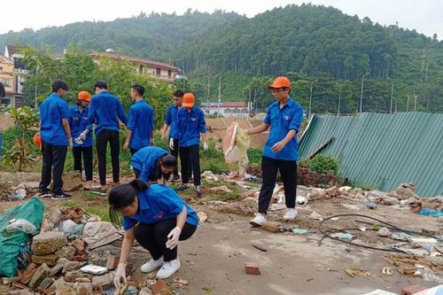 Thành đoàn Lào Cai và Huyện đoàn Văn Bàn tổ chức 'Ngày Chủ nhật xanh' lần thứ 4