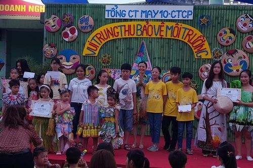 Con em May 10 vừa vui trung thu, vừa hành động vì môi trường