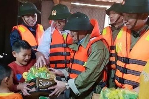 Công an tỉnh Hà Tĩnh: Tình người vùng tâm lũ