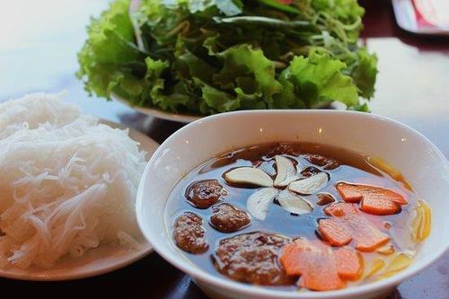 5 tiệm bún chả Hà Nội thu hút thực khách ở TP.HCM