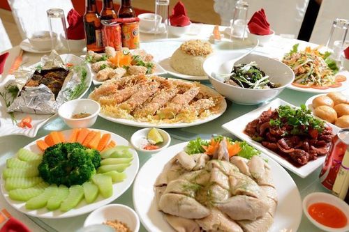 Hơn 30 người nhập viện sau bữa tiệc tân gia