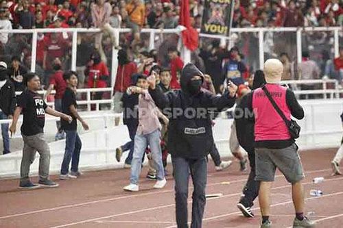 Vụ bạo loạn ở trận đấu với Malaysia có thể khiến Indonesia mất quyền đăng cai World Cup
