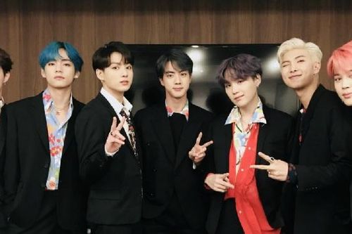 Rộ tin BTS nhập ngũ, ARMY vẫn hy vọng thần tượng được 'đặc cách'