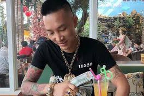 Huấn 'Hoa Hồng' bị bắt quả tang khi dương tính với ma túy