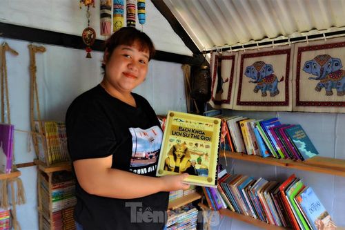 Việc làm đặc biệt ý nghĩa của con gái cố NSND Y Moan ở buôn làng