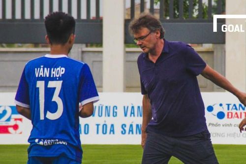U18 Việt Nam với kỳ vọng 'phù thủy trắng' Philippe Troussier