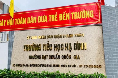 Hàng trăm phụ huynh Trường tiểu học Hạ Đình cho con nghỉ học sau vụ cháy