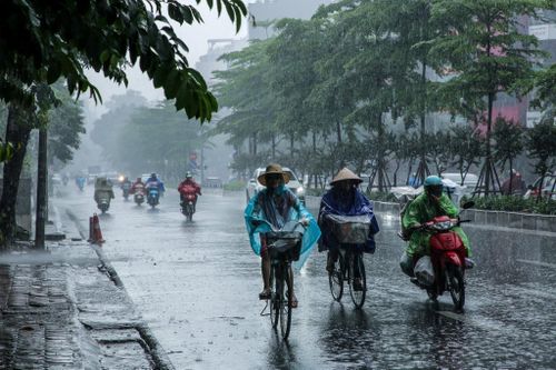 Bắc Bộ mưa dông, cảnh báo lốc, sét, mưa đá và gió giật mạnh