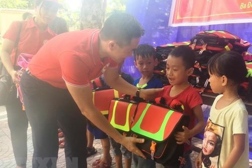 Học sinh vùng lũ Quảng Bình hân hoan dự Lễ khai giảng năm học mới