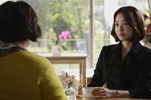 Mẹ chồng 'mượn' lại vàng cưới đã trao cho con dâu để... tặng con gái, nàng dâu khéo léo đáp trả