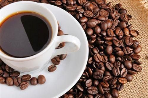 Có nên uống cà phê trước khi ăn sáng?