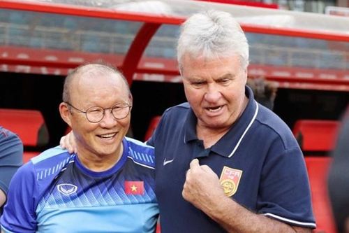 HLV Park Hang Seo cúi đầu trước ông Hiddink: Trọng thầy mới được làm thầy!