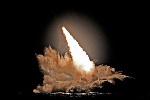 Hải quân Mỹ phóng liên tiếp 4 tên lửa Trident II để... thử nghiệm