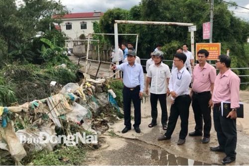 Làm mới lan can, thanh chắn 2 đầu cầu Kim Bích