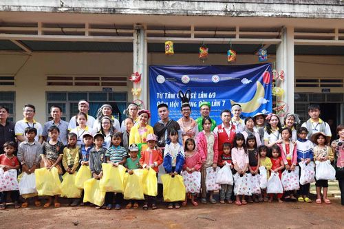 Tặng 508 phần quà Trung thu cho học sinh khó khăn tại xã Ia Hla