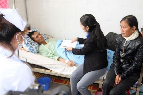 Hỗ trợ kinh phí chữa bệnh cho cán bộ Đoàn có hoàn cảnh khó khăn