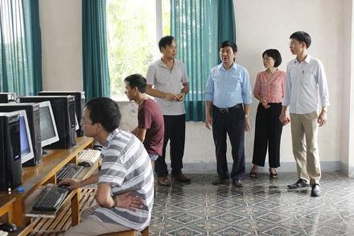 Giám sát việc quản lý, đào tạo, sát hạch, cấp giấy phép lái xe cơ giới đường bộ
