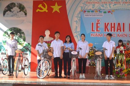 Nhiều hoạt động nhân đạo đầu năm học mới