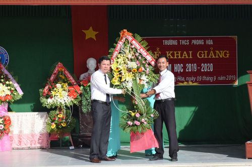 Giáo dục Tin tức giáo dục Gần 3.400 học sinh vùng lũ khai giảng năm học mới