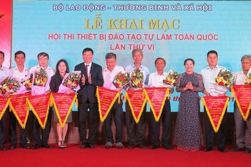 Giáo dục Tin tức giáo dục Nhiều thiết bị đào tạo tự làm có tính ứng dụng thực tiễn cao