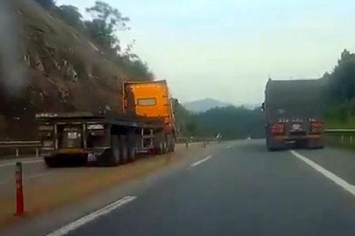 Cục Cảnh sát giao thông truy tìm xe đầu kéo vượt ẩu trên cao tốc