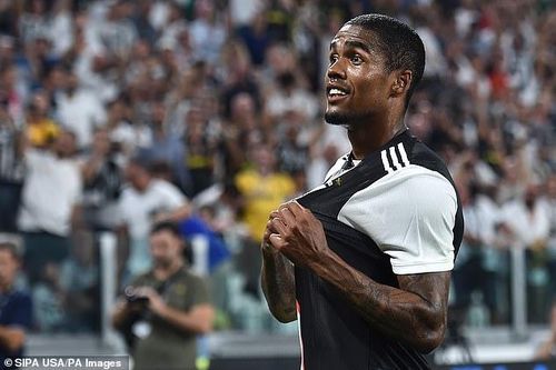 HLV Sarri khiến MU không thể có Douglas Costa