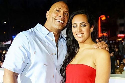 Siêu sao The Rock không mời con gái riêng đến đám cưới