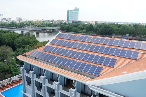 Lắp đặt điện mặt trời mái nhà: Nhà đầu tư mong có giá điện mới