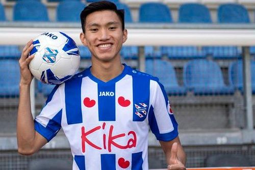 Văn Hậu lỡ dịp đối đầu với Ajax Amsterdam vì chậm visa