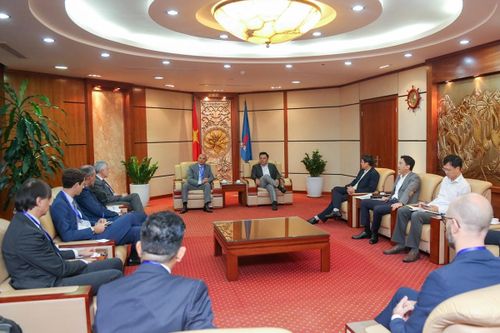 Petrovietnam tăng cường hợp tác với ENI về lĩnh vực LNG, lọc hóa dầu và năng lượng tái tạo