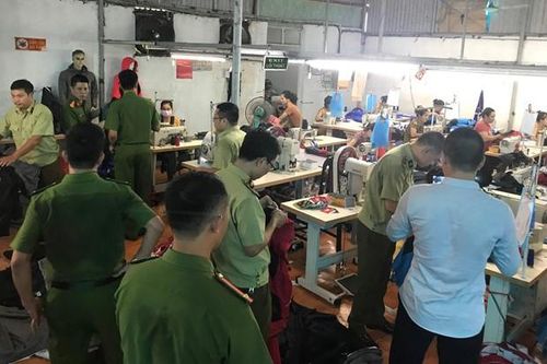 Triệt phá nơi sản xuất hàng nhái thương hiệu nổi tiếng