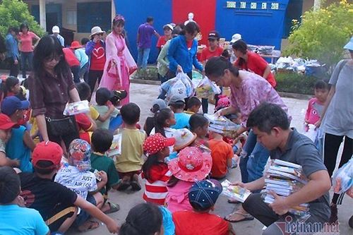 Trung thu rộn tiếng cười của các học sinh vùng biên giới
