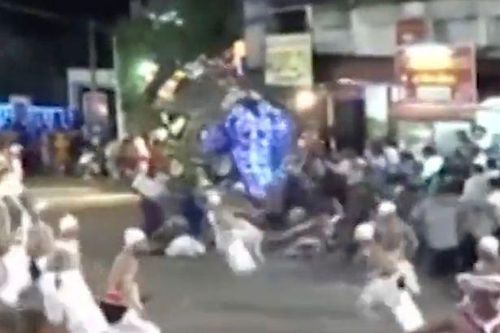 Voi điên giẫm đạp người trong lễ hội, hàng chục người bị thương