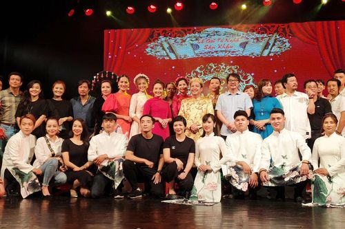 Giữa tin đồn 'cạch mặt', Thu Quỳnh, Bảo Thanh thân thiết trong lễ giỗ tổ nghề