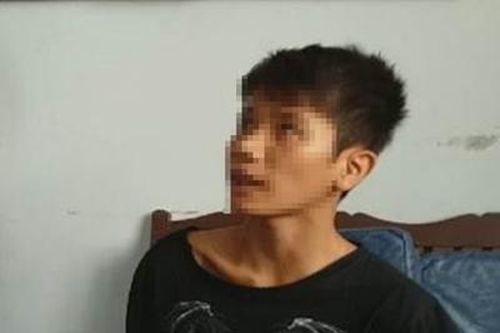Nam thiếu niên 14 tuổi xông vào chém chủ tiệm tạp hóa để cướp tiền