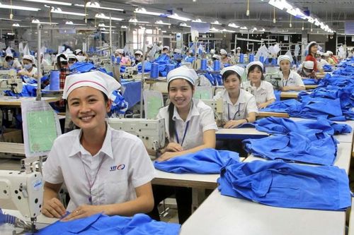 Việt Nam đứng đầu ASEAN về cải thiện việc làm cho lao động nữ