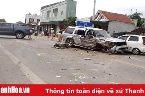 Tông xe liên hoàn, 2 người bị thương nặng