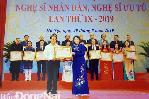 Sân khấu cải lương là cuộc đời