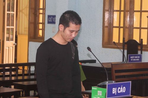 Mang theo súng đi đánh nhau, nam thanh niên lãnh án 12 tháng tù