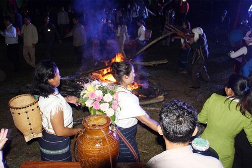 Hân hoan gặp mặt cộng đồng