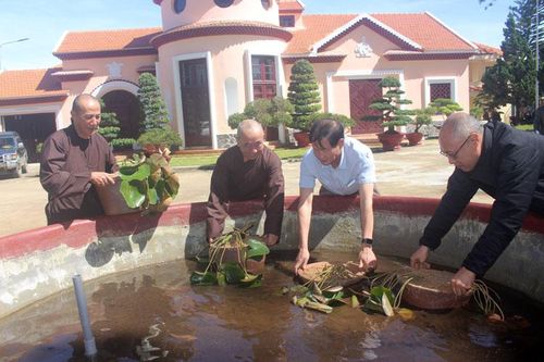 Gặp mặt chức sắc Phật giáo