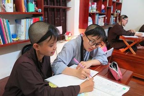 Cô gái nghèo hiếu học
