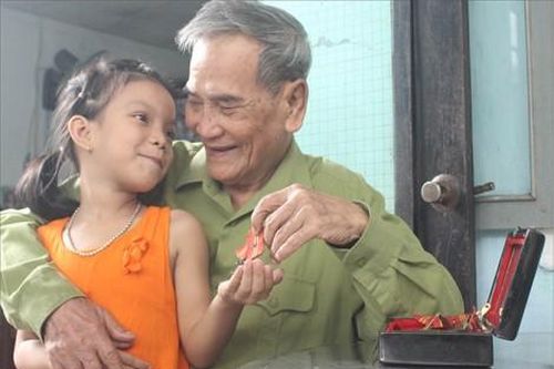 Đời sống Đời sống Người lính già & ký ức hào hùng về 'trận địa giả'
