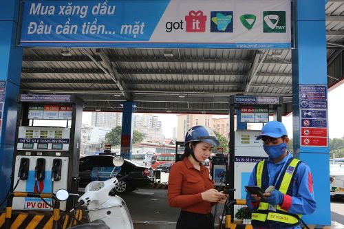 PVOIL hoàn thiện phương thức thanh toán điện tử cho khách mua xăng dầu