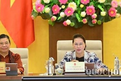 Chủ tịch Quốc hội: Phải làm sao để đồng bào dân tộc vượt ra được khỏi thôn bản