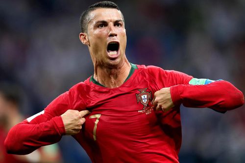 Ronaldo tiến gần kỷ lục ghi bàn của huyền thoại Iran