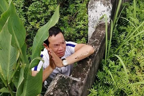 Người dân truy đuổi kẻ nghi bắt cóc trẻ con ở Hà Nội