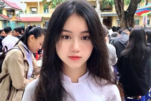 10X Buôn Ma Thuột gây chú ý với ảnh diện áo dài trong lễ khai giảng